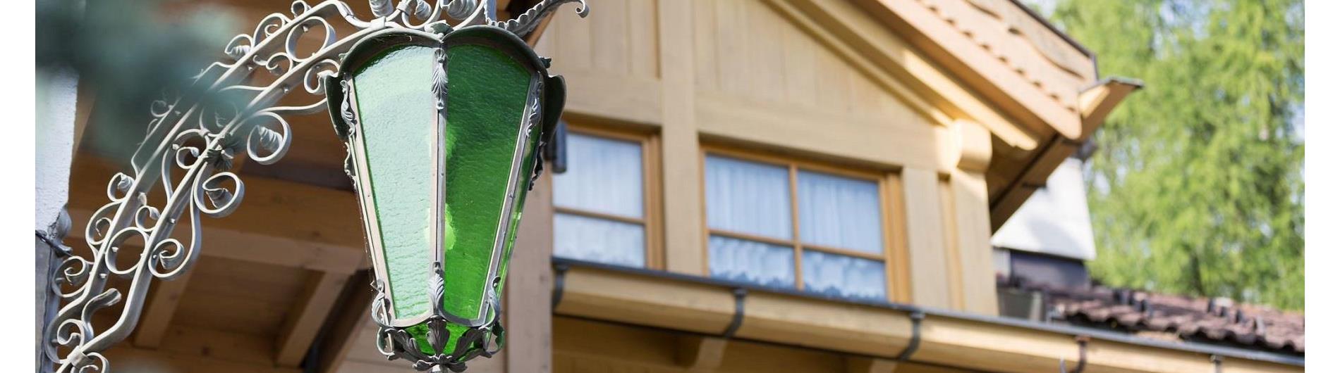 Mansardenfenster im Haupthaus