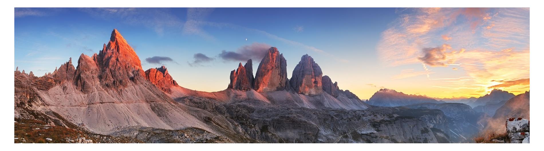 Tramonto con vista sul Monte Paterno e sulle Tre Cime di Lavaredo.