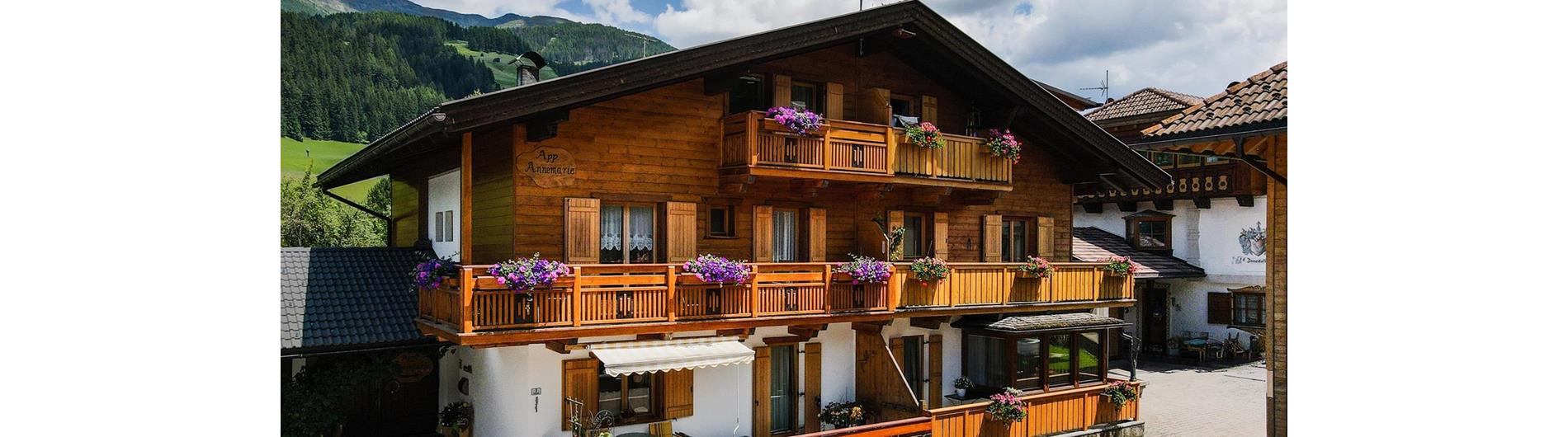 Außenansicht Haus Annemarie im Sommer